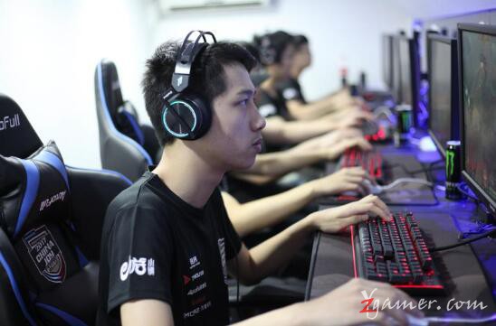 火爆电竞热度，普通游戏玩家淘金赚钱方法842